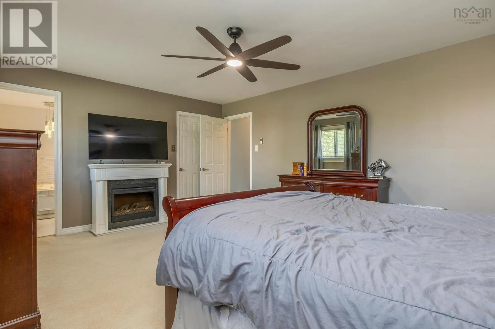 121 Greenwich Drive