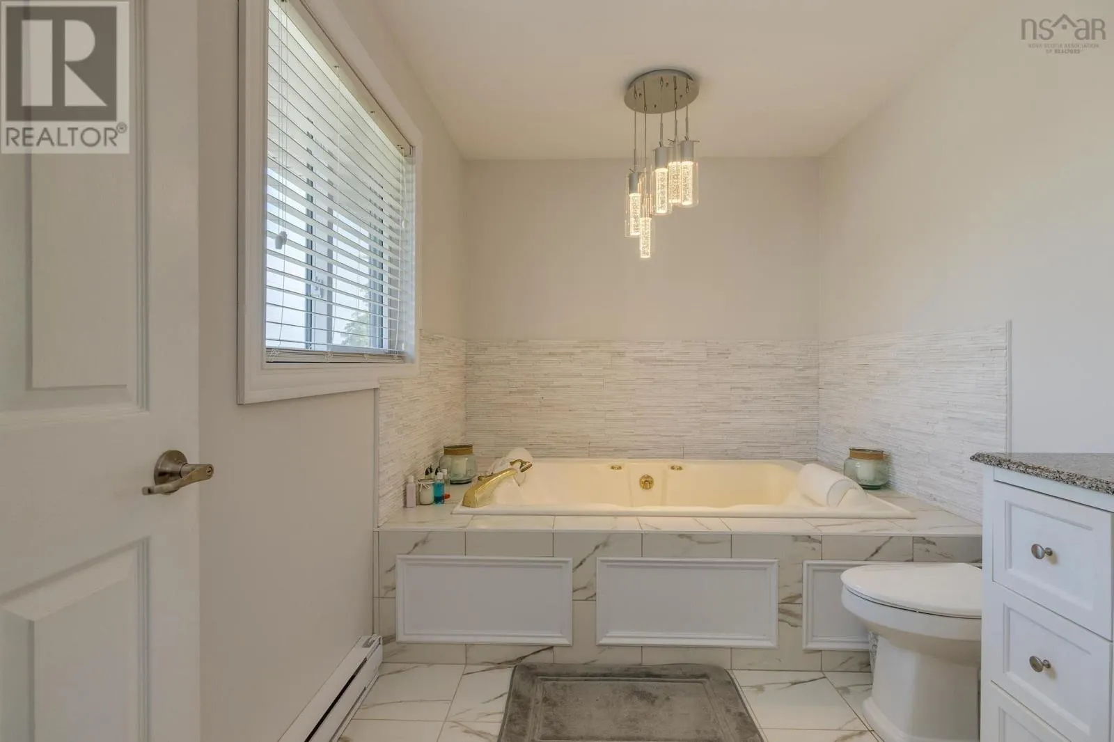 121 Greenwich Drive