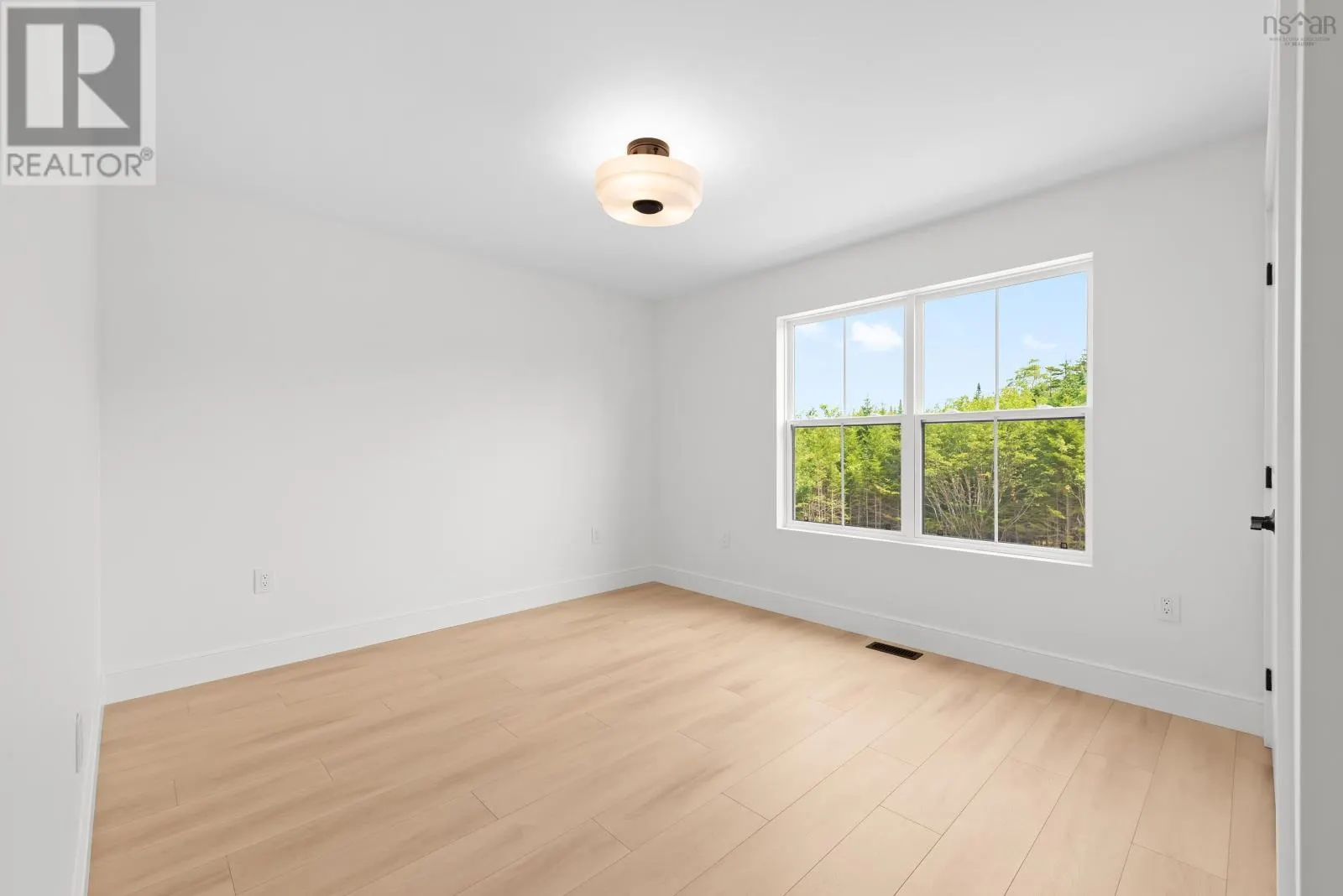 372 Canoe Crescent