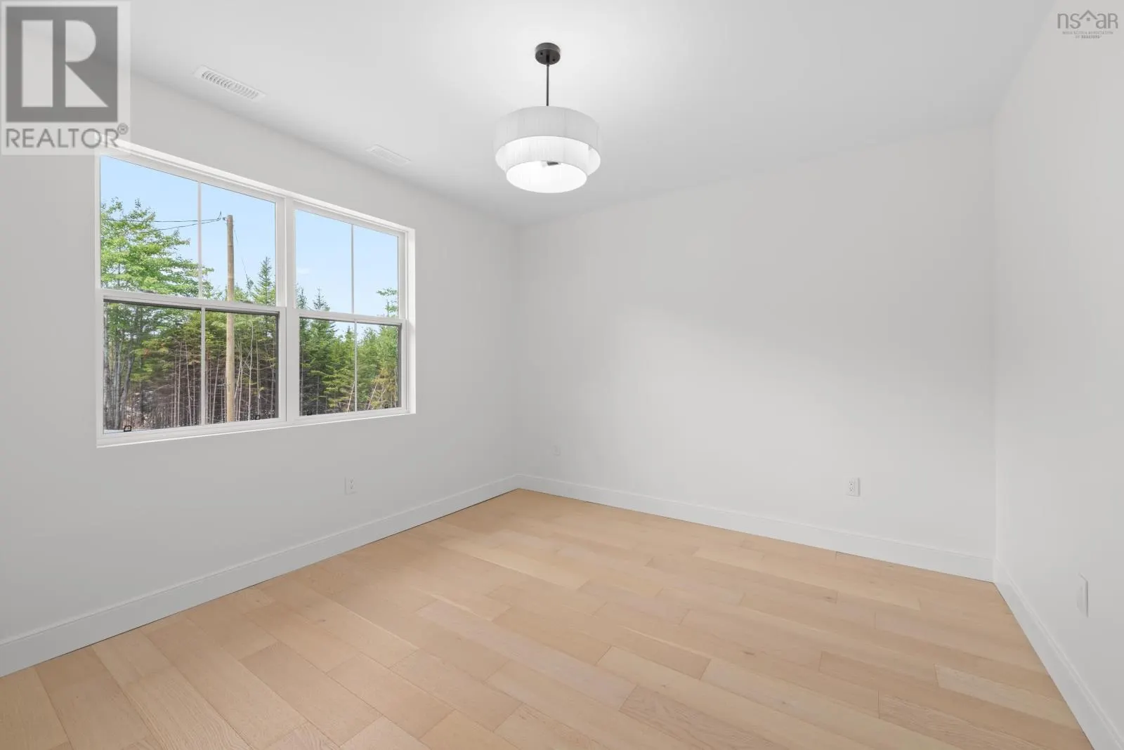 372 Canoe Crescent