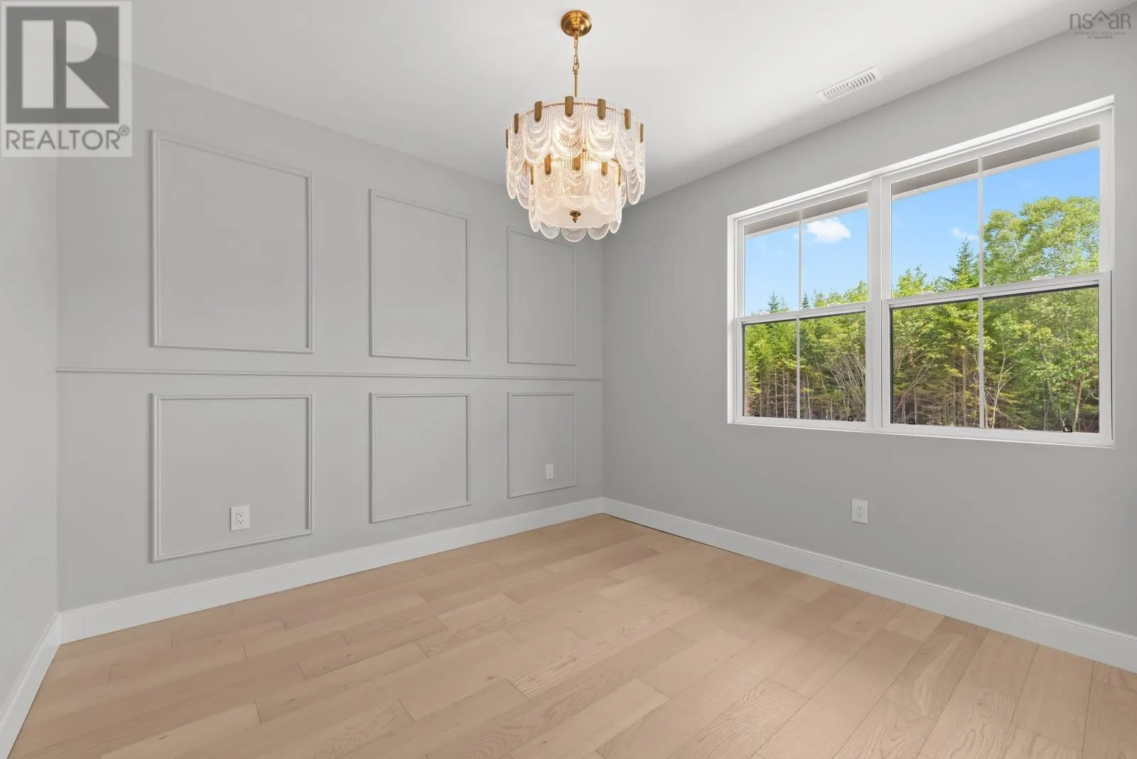 372 Canoe Crescent