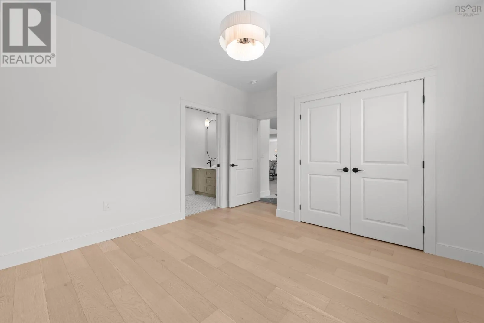372 Canoe Crescent