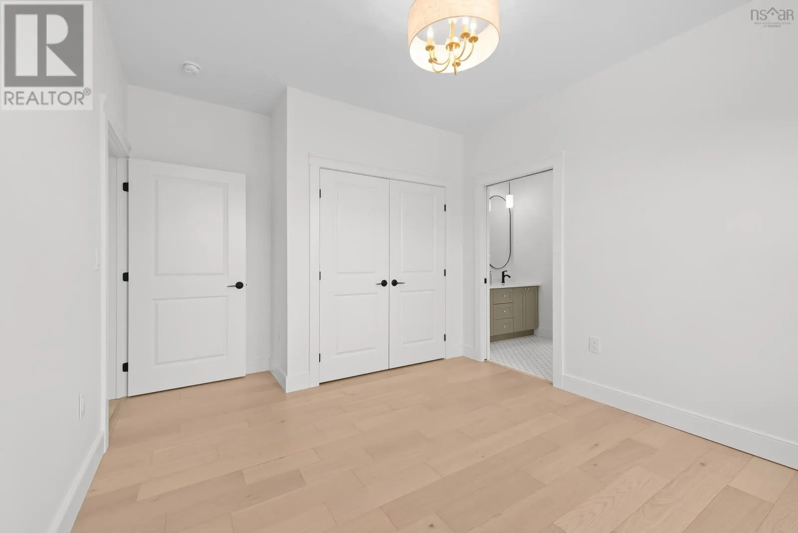372 Canoe Crescent