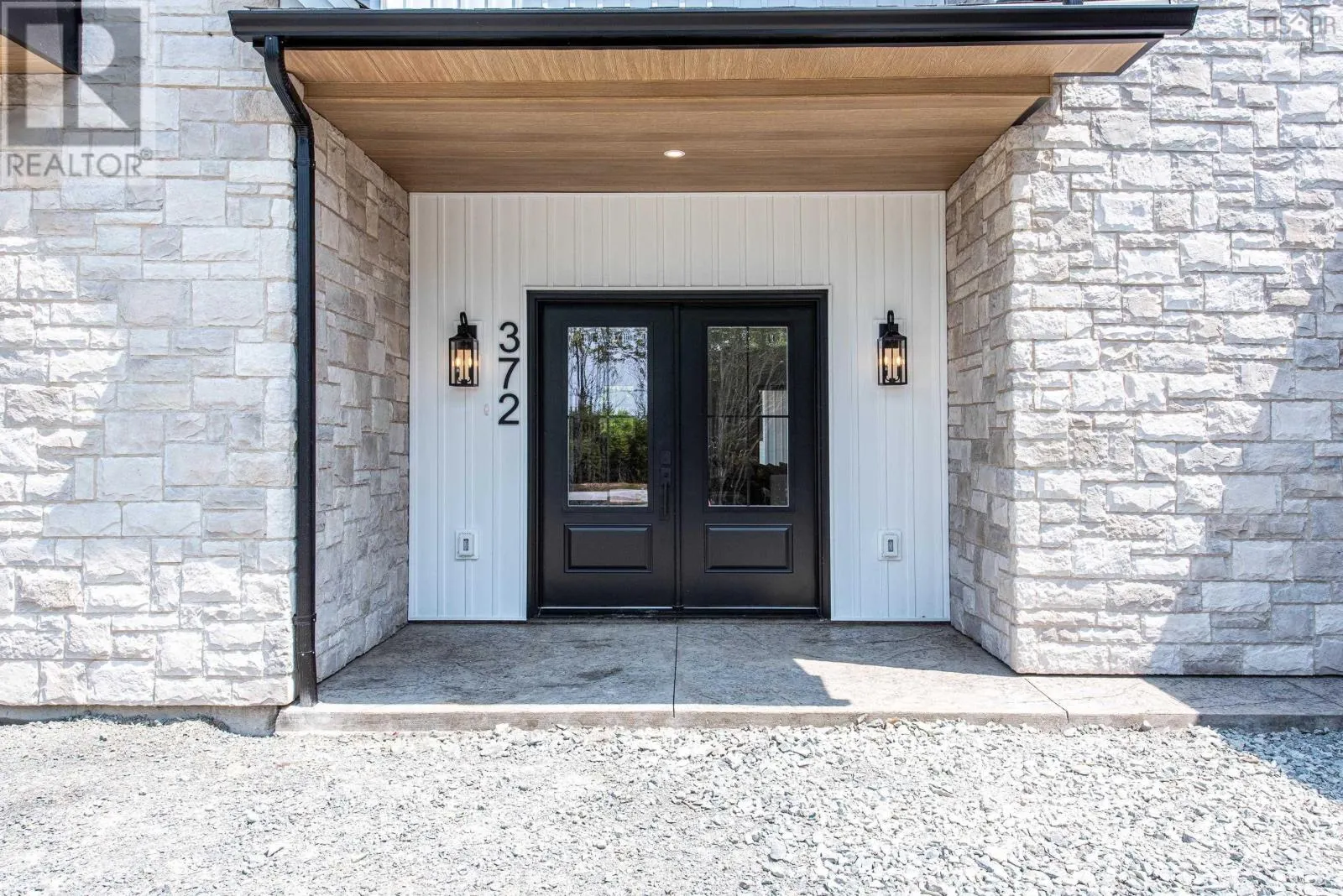 372 Canoe Crescent