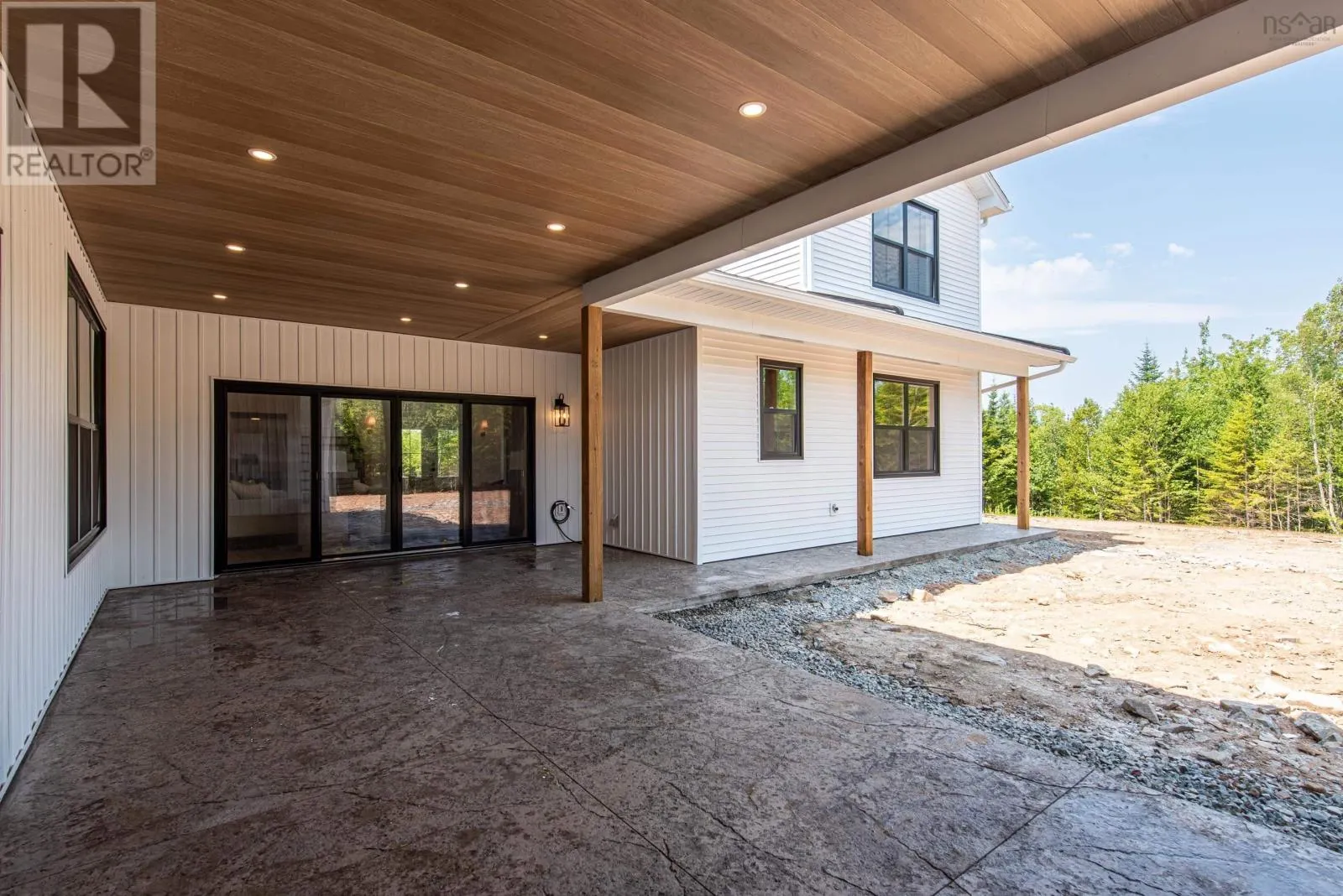 372 Canoe Crescent