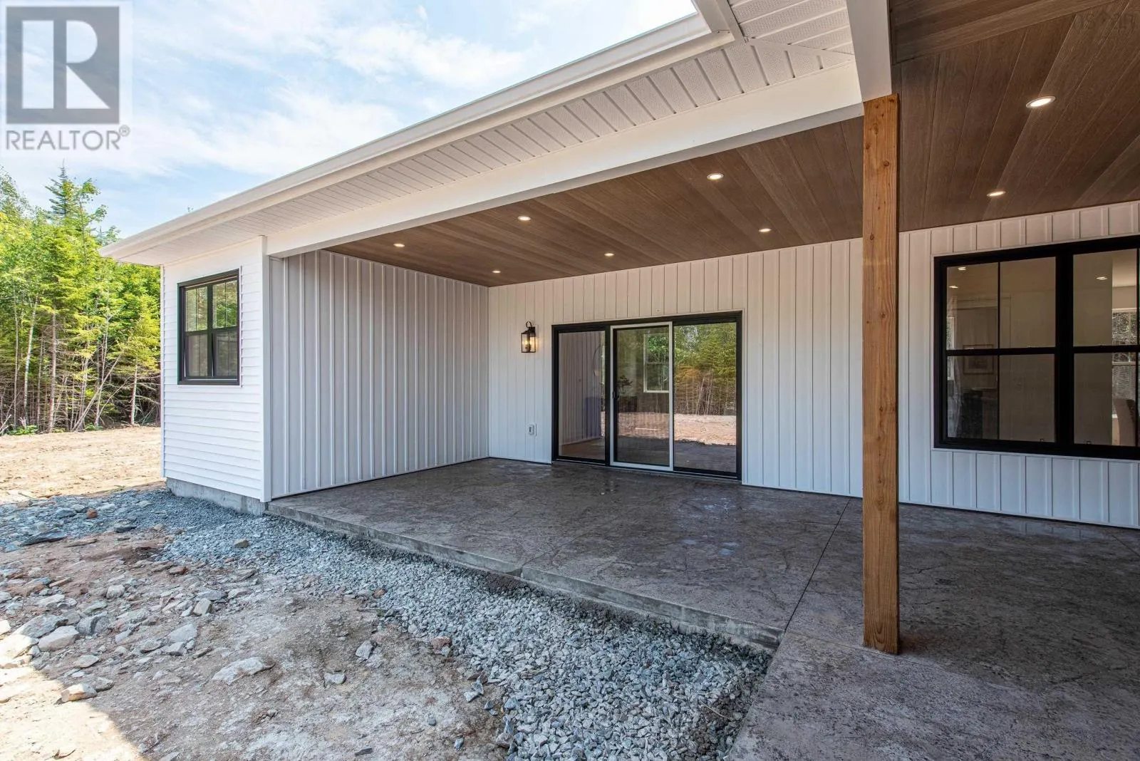 372 Canoe Crescent
