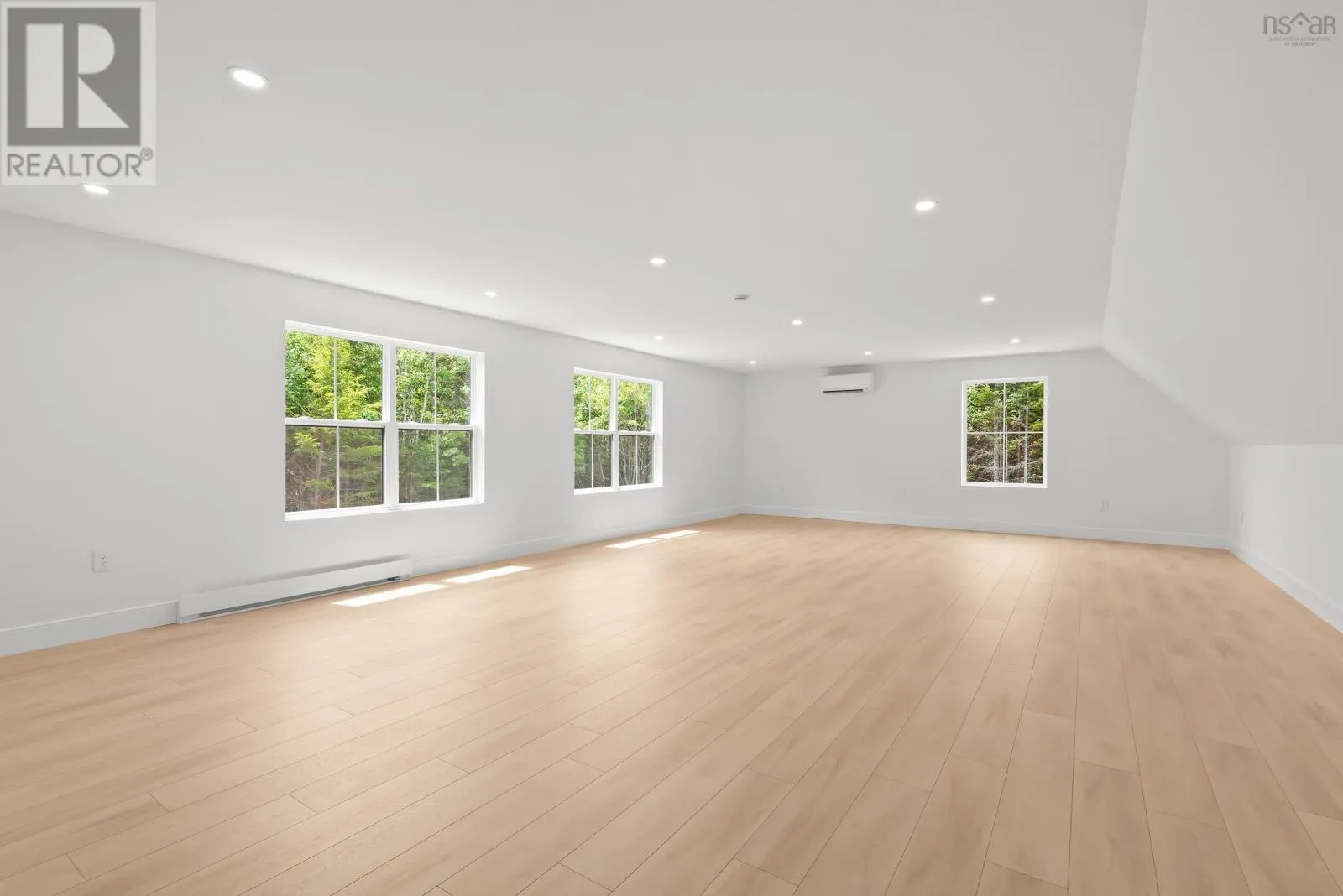 372 Canoe Crescent