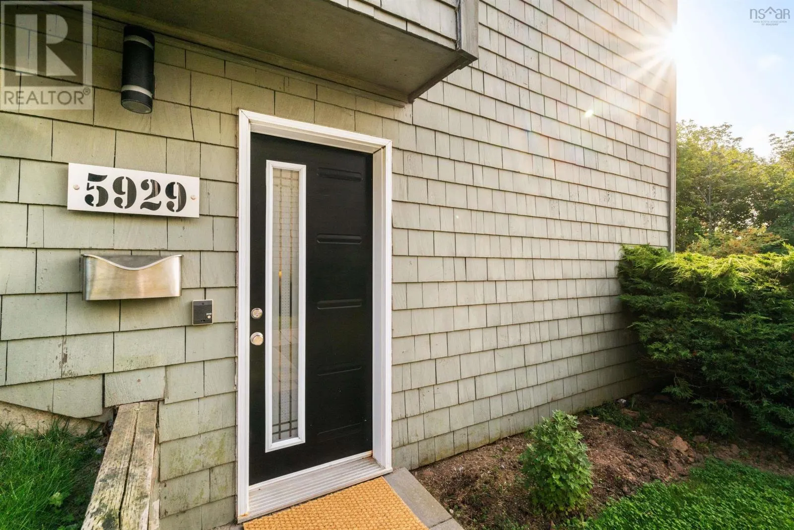 5929 Gainsborough Place