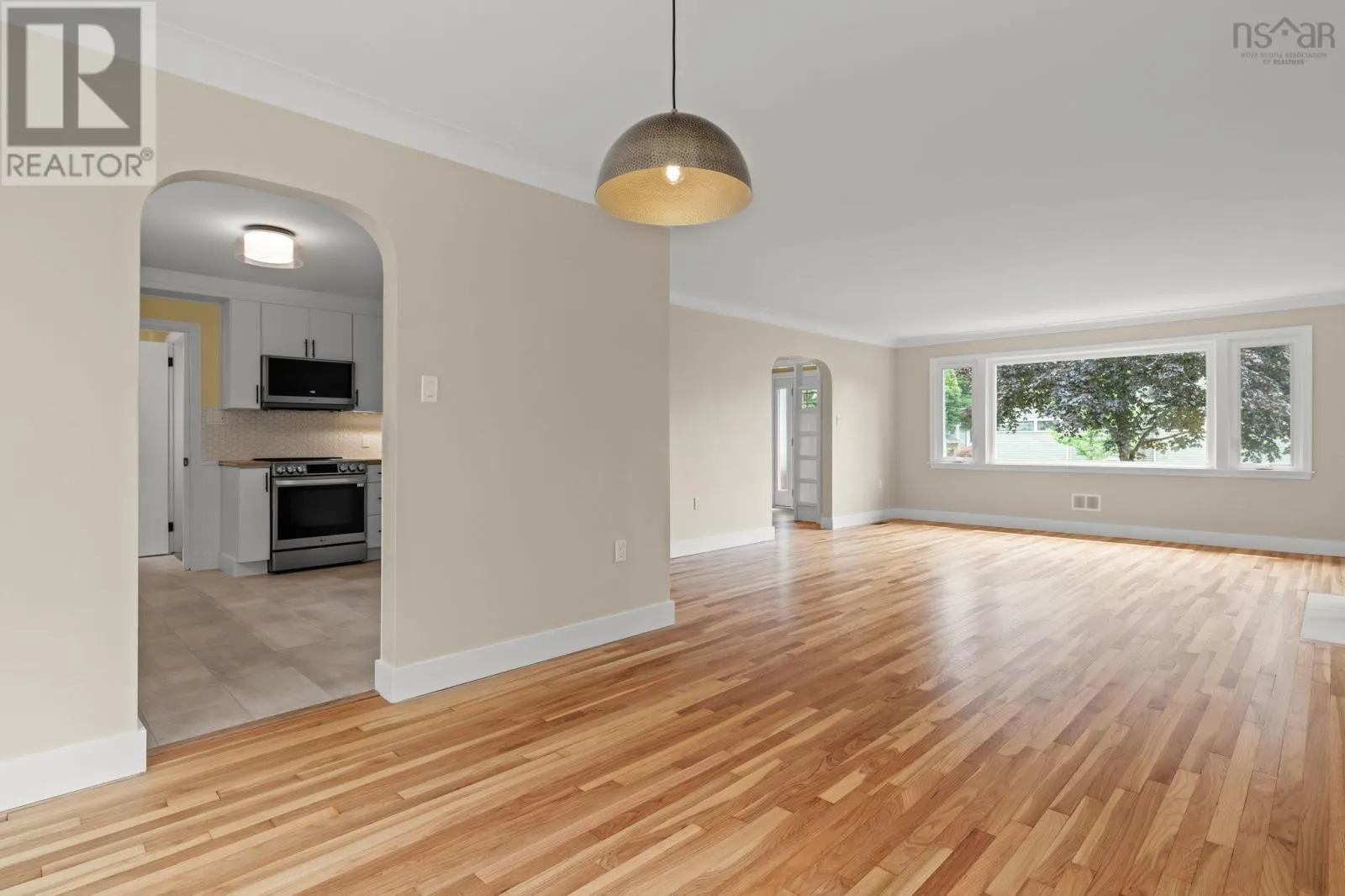 6165 Inglis Street