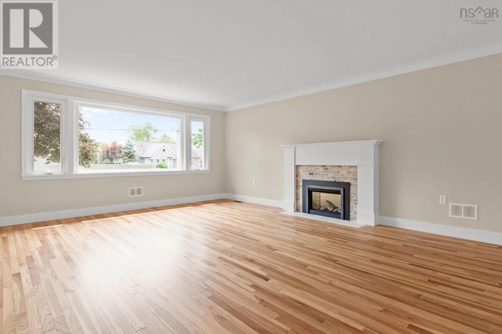 6165 Inglis Street
