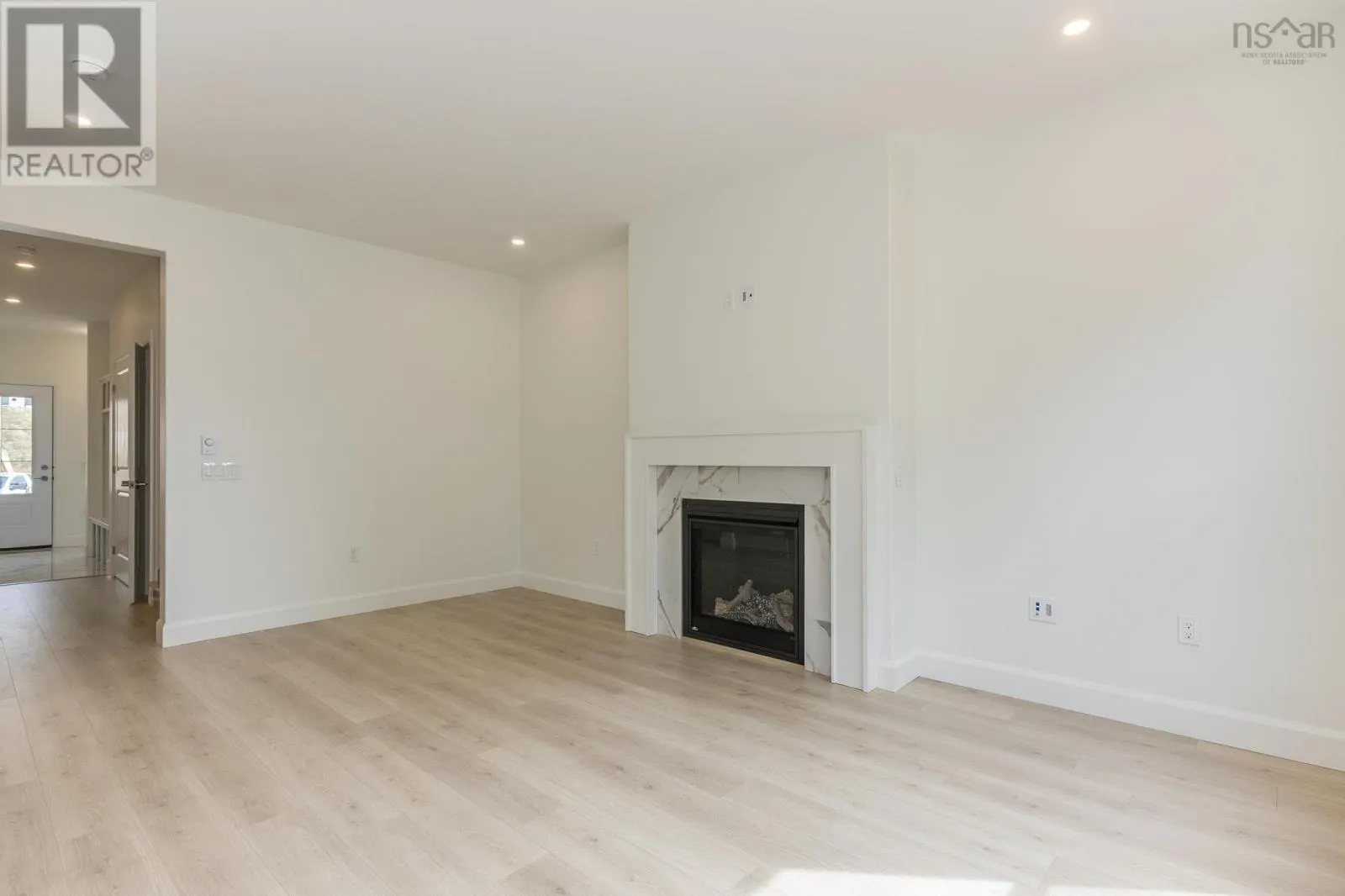 PC-40 37 Pearlgarden Close