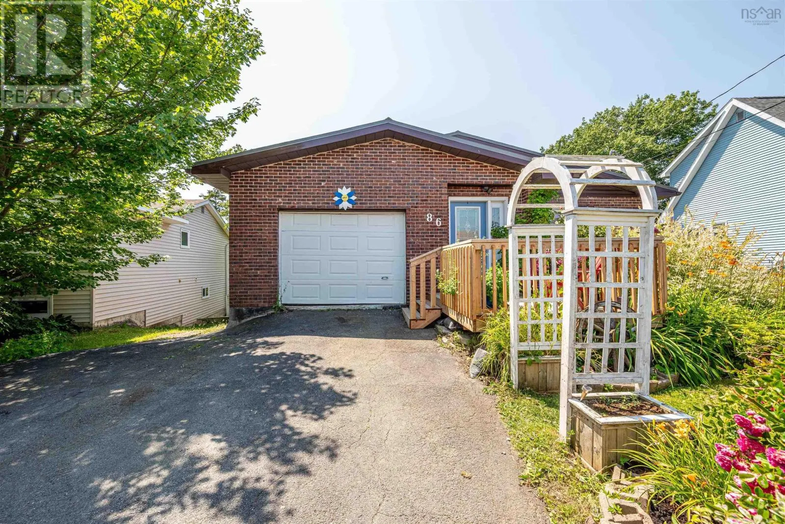 86 La Pierre Crescent