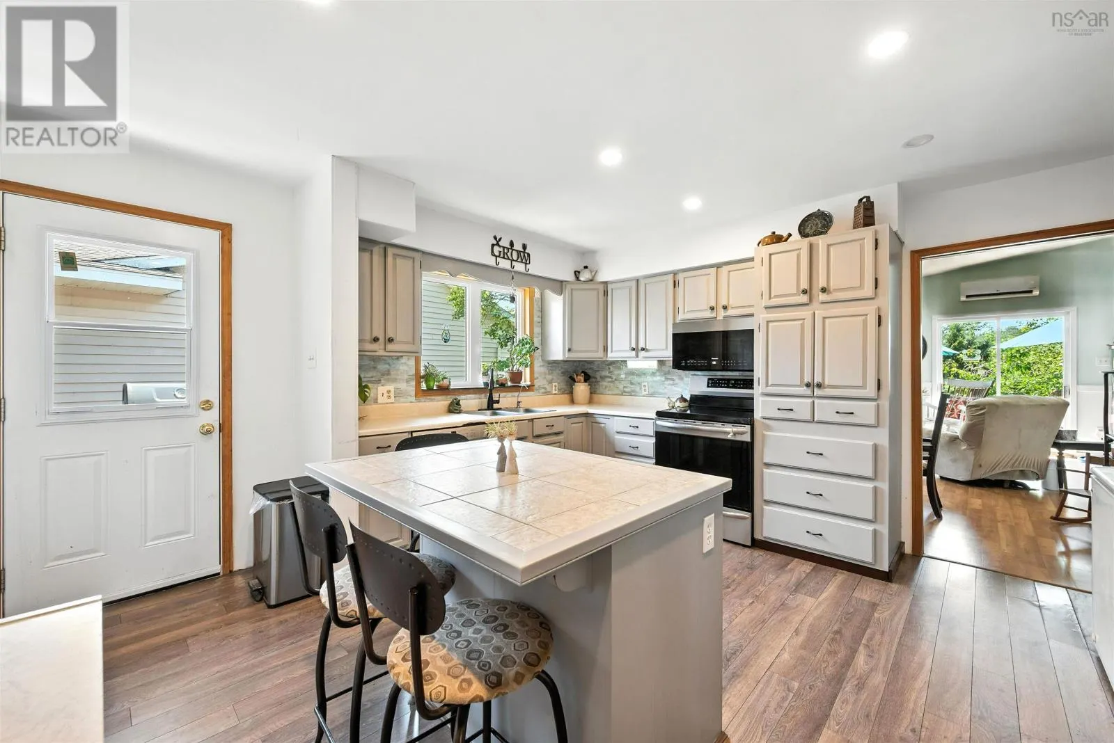 86 La Pierre Crescent