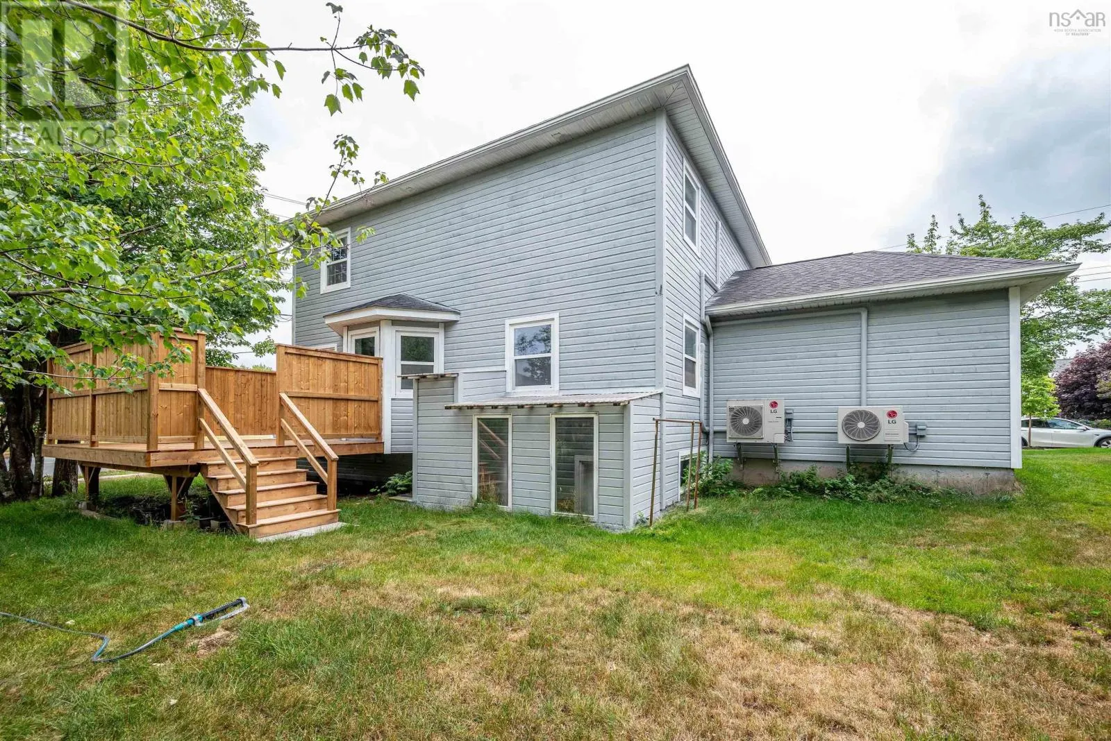 9 Roxbury Crescent