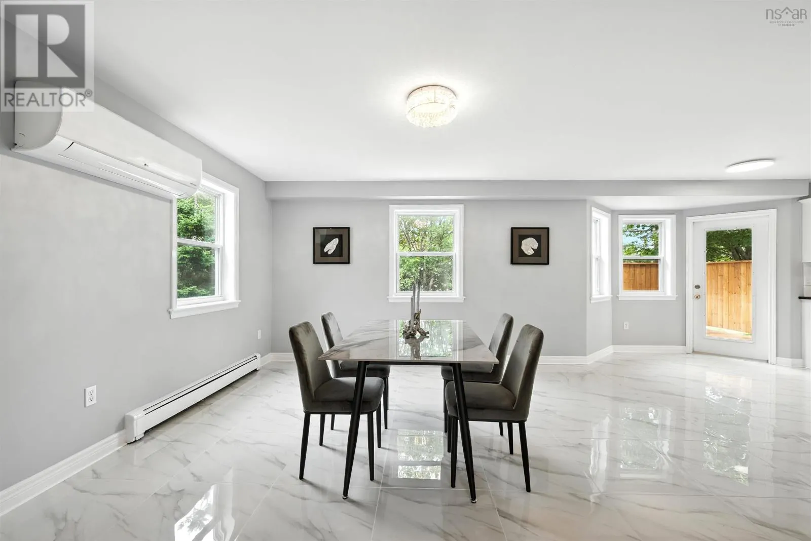 9 Roxbury Crescent