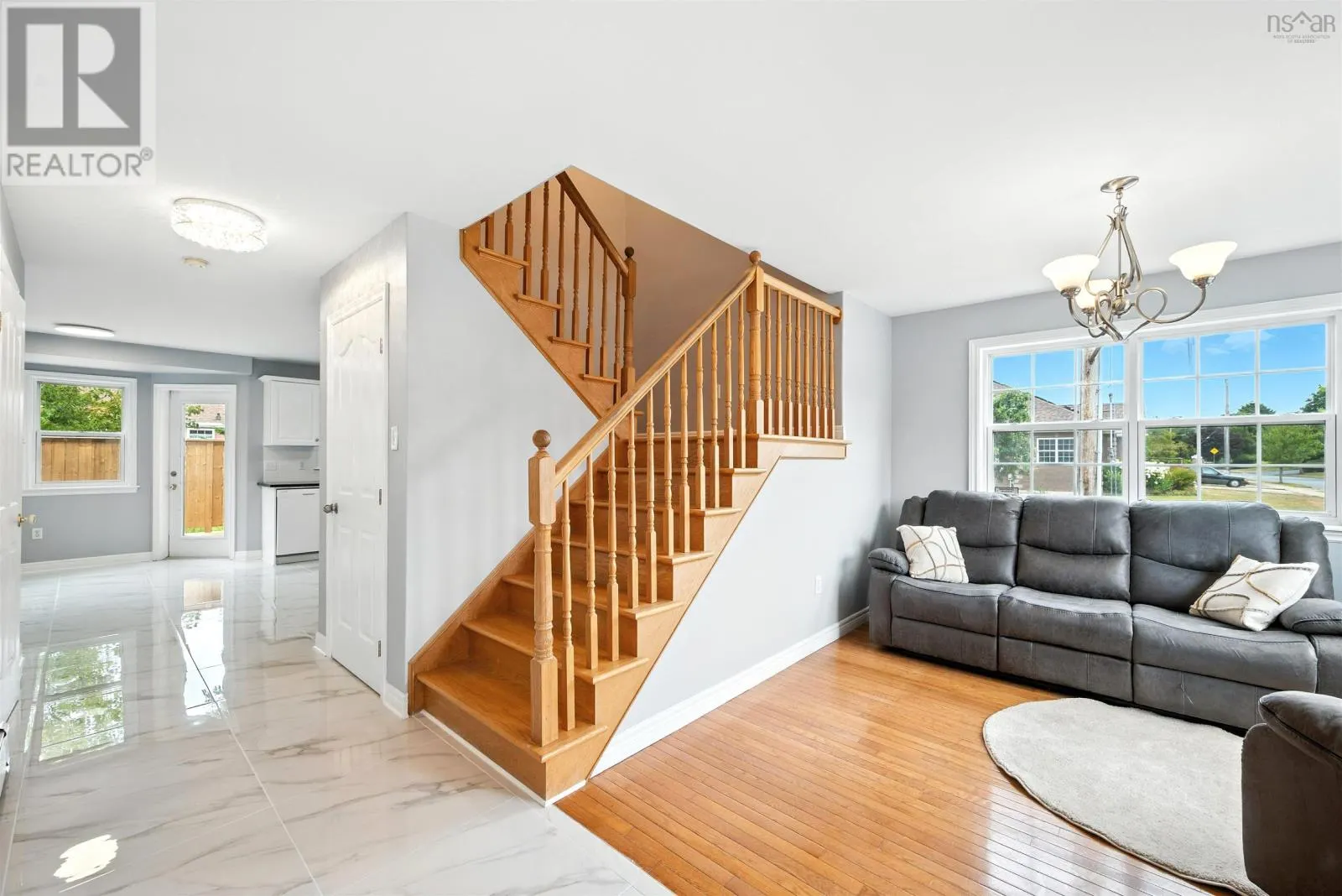 9 Roxbury Crescent