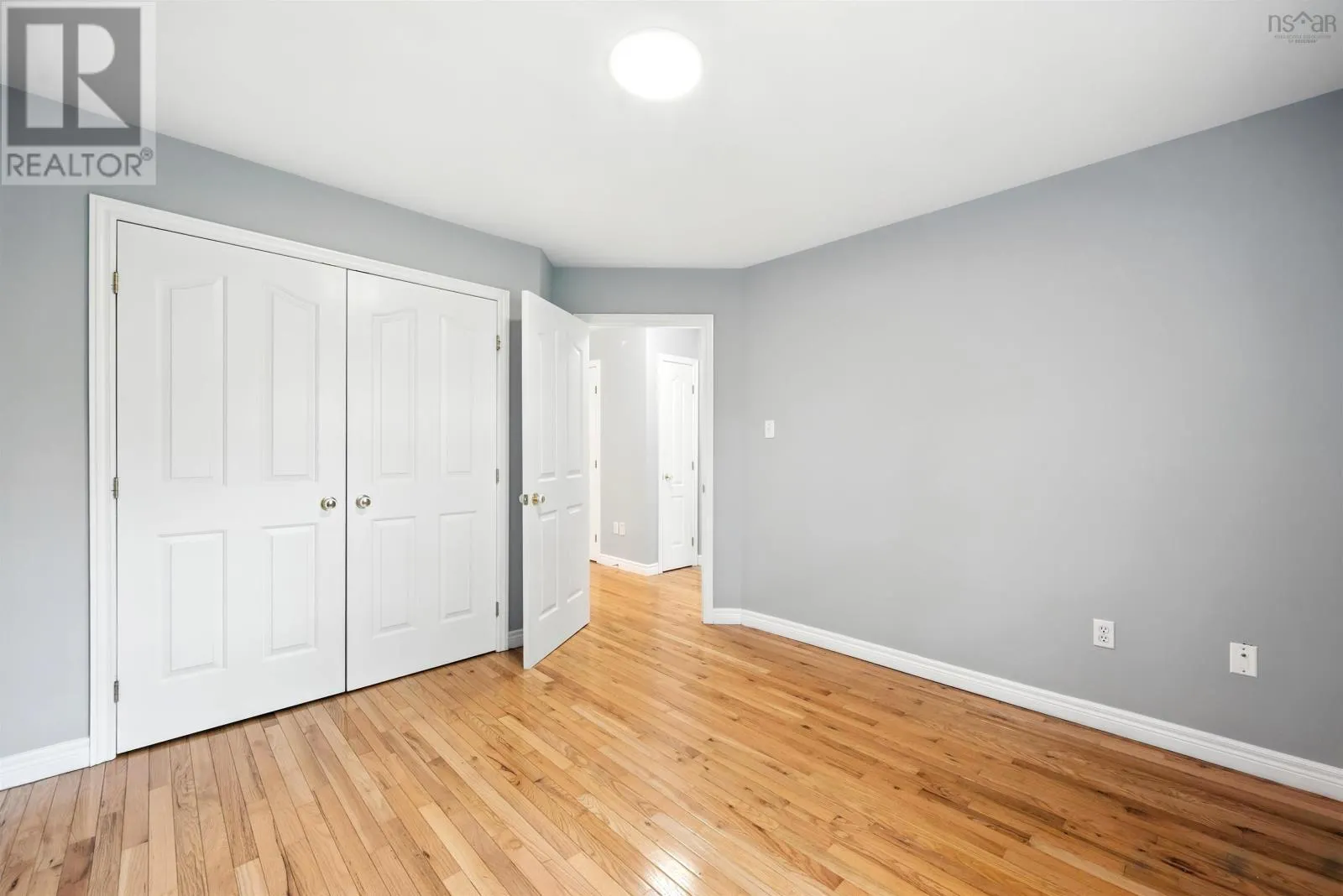 9 Roxbury Crescent