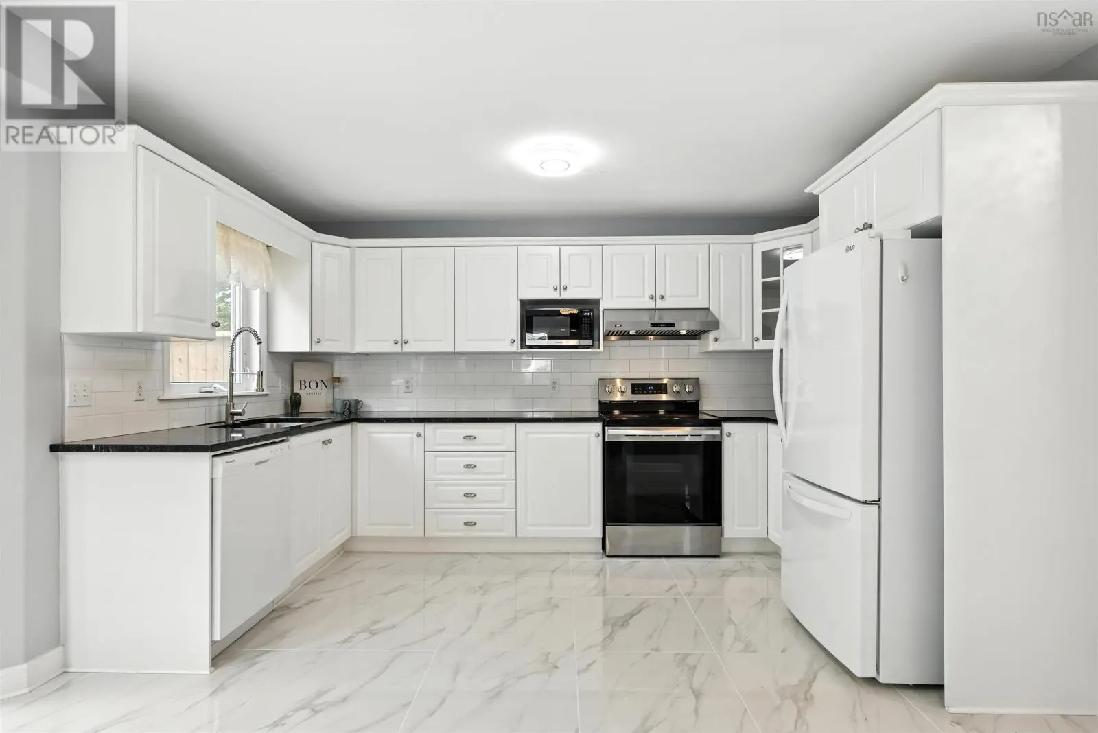 9 Roxbury Crescent