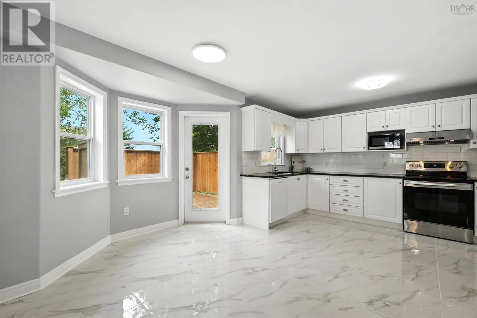 9 Roxbury Crescent