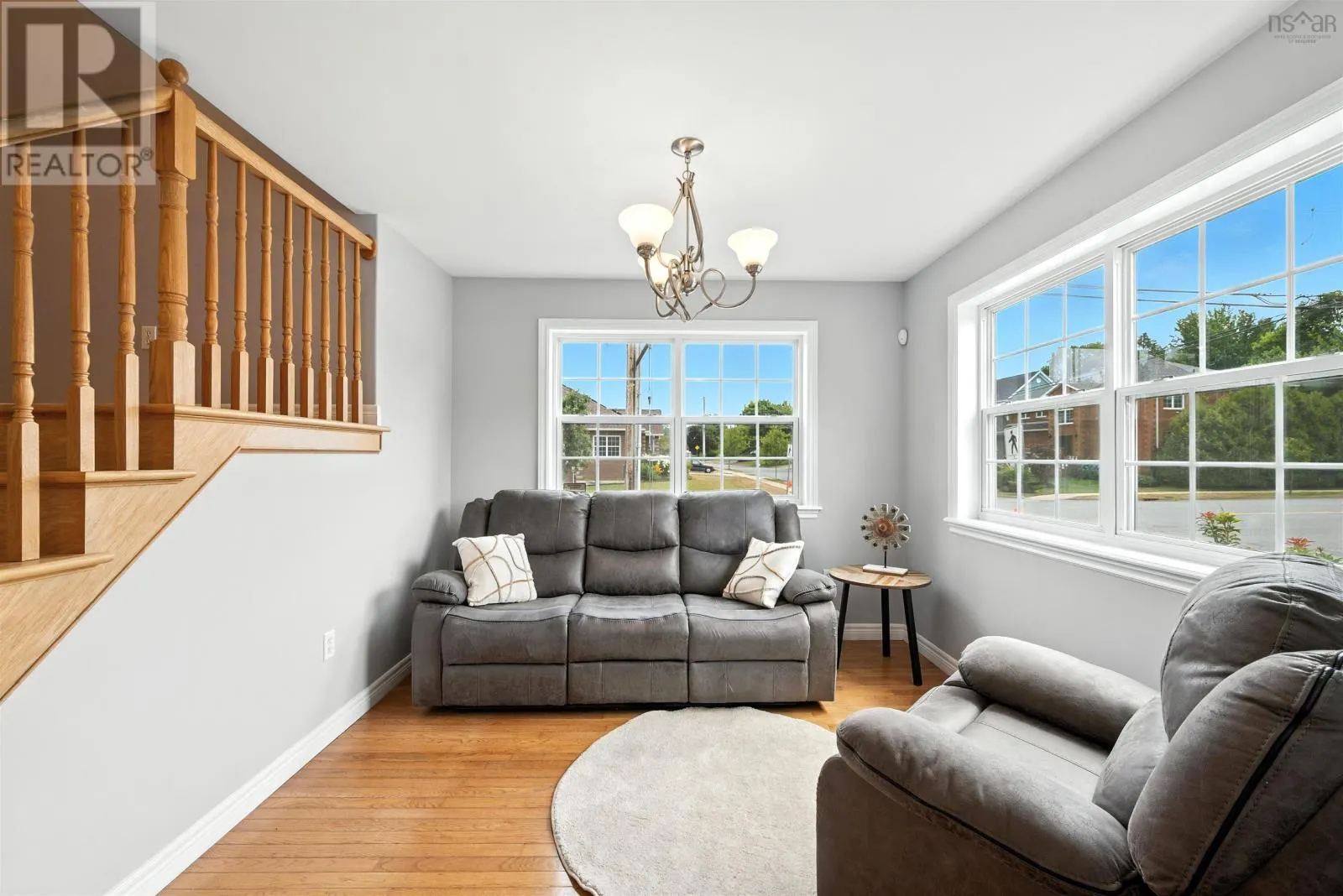 9 Roxbury Crescent