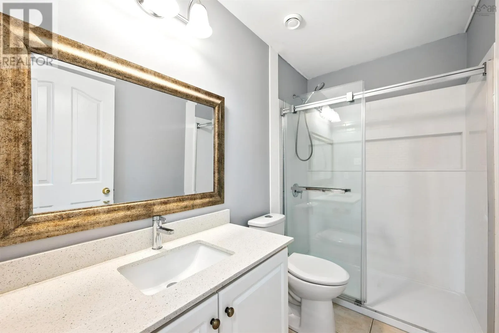 9 Roxbury Crescent