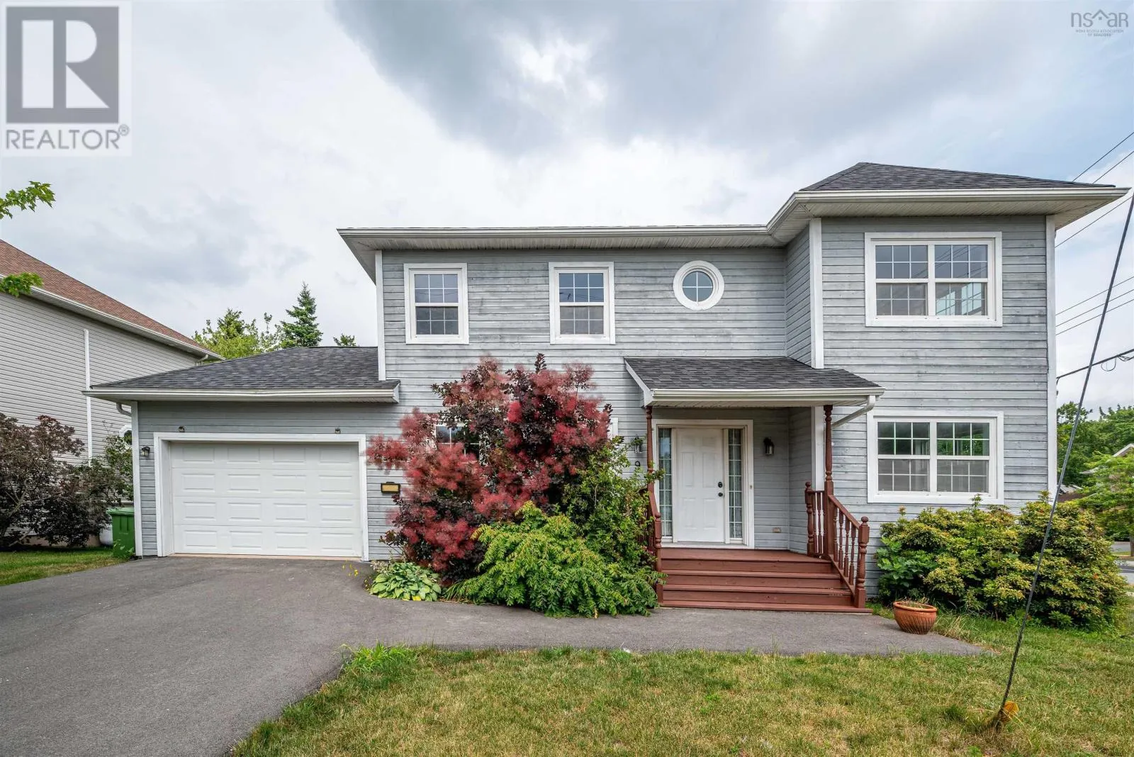 9 Roxbury Crescent