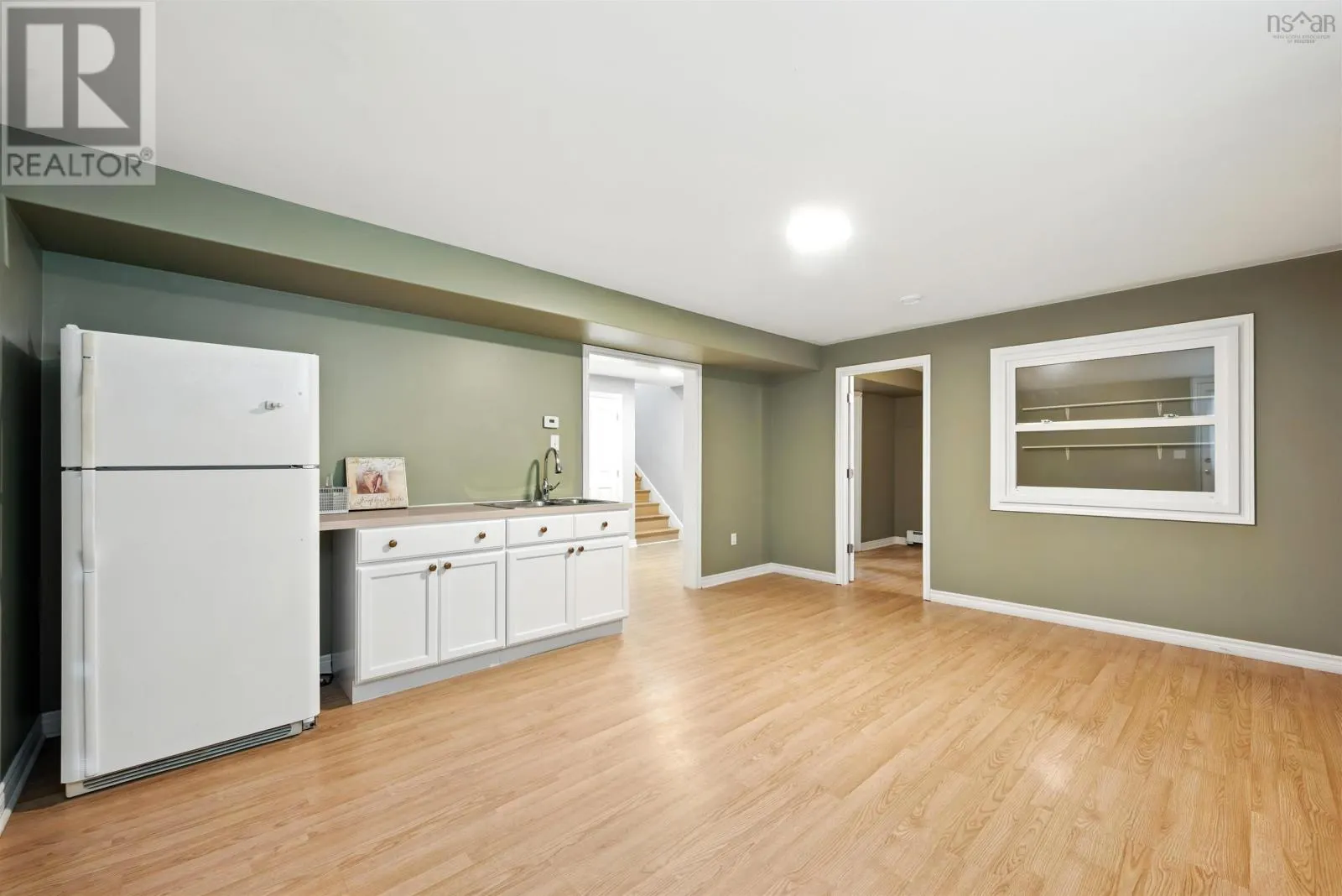 9 Roxbury Crescent