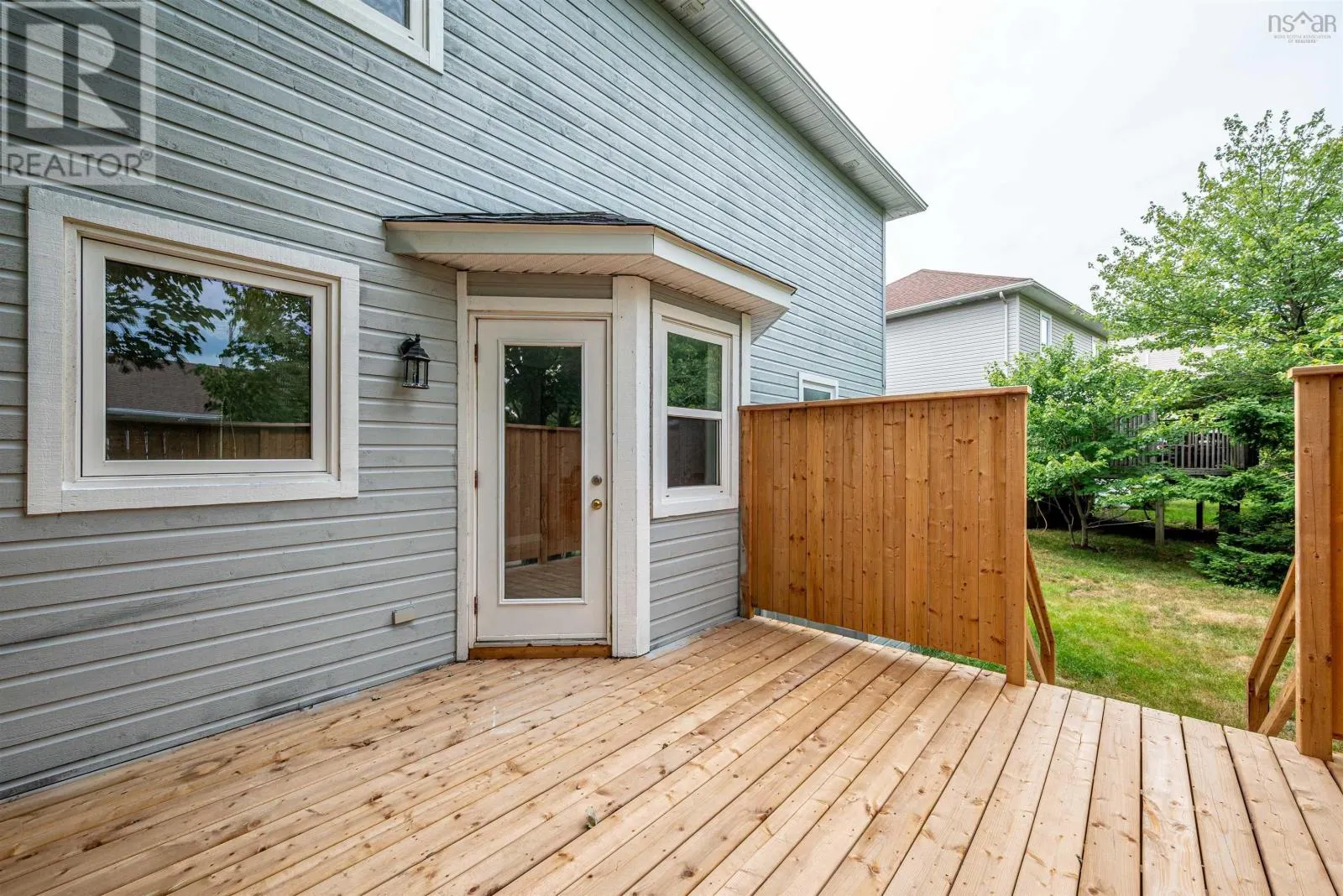 9 Roxbury Crescent