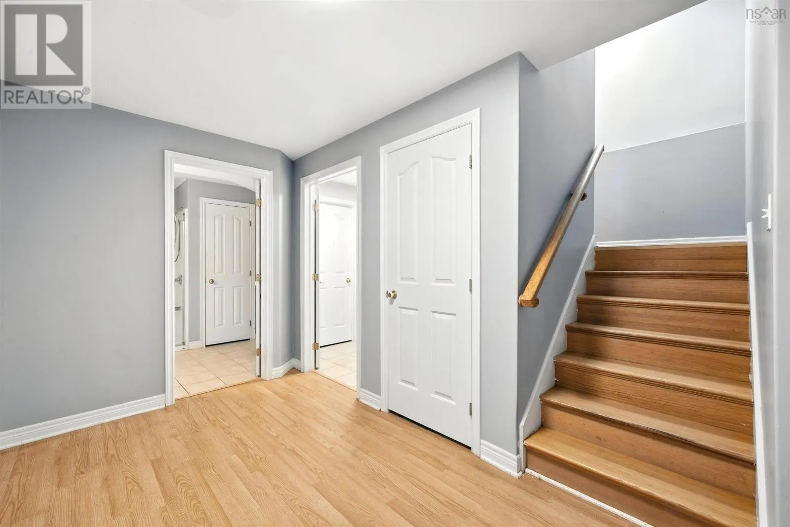9 Roxbury Crescent