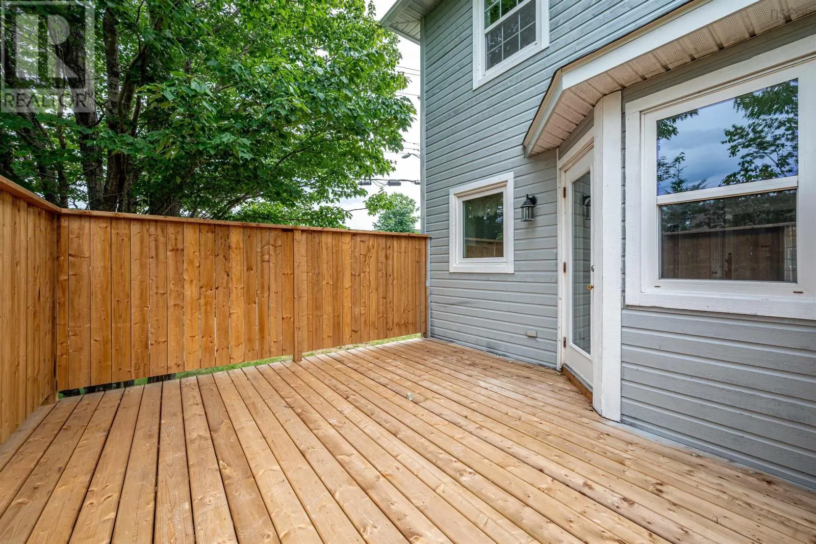 9 Roxbury Crescent