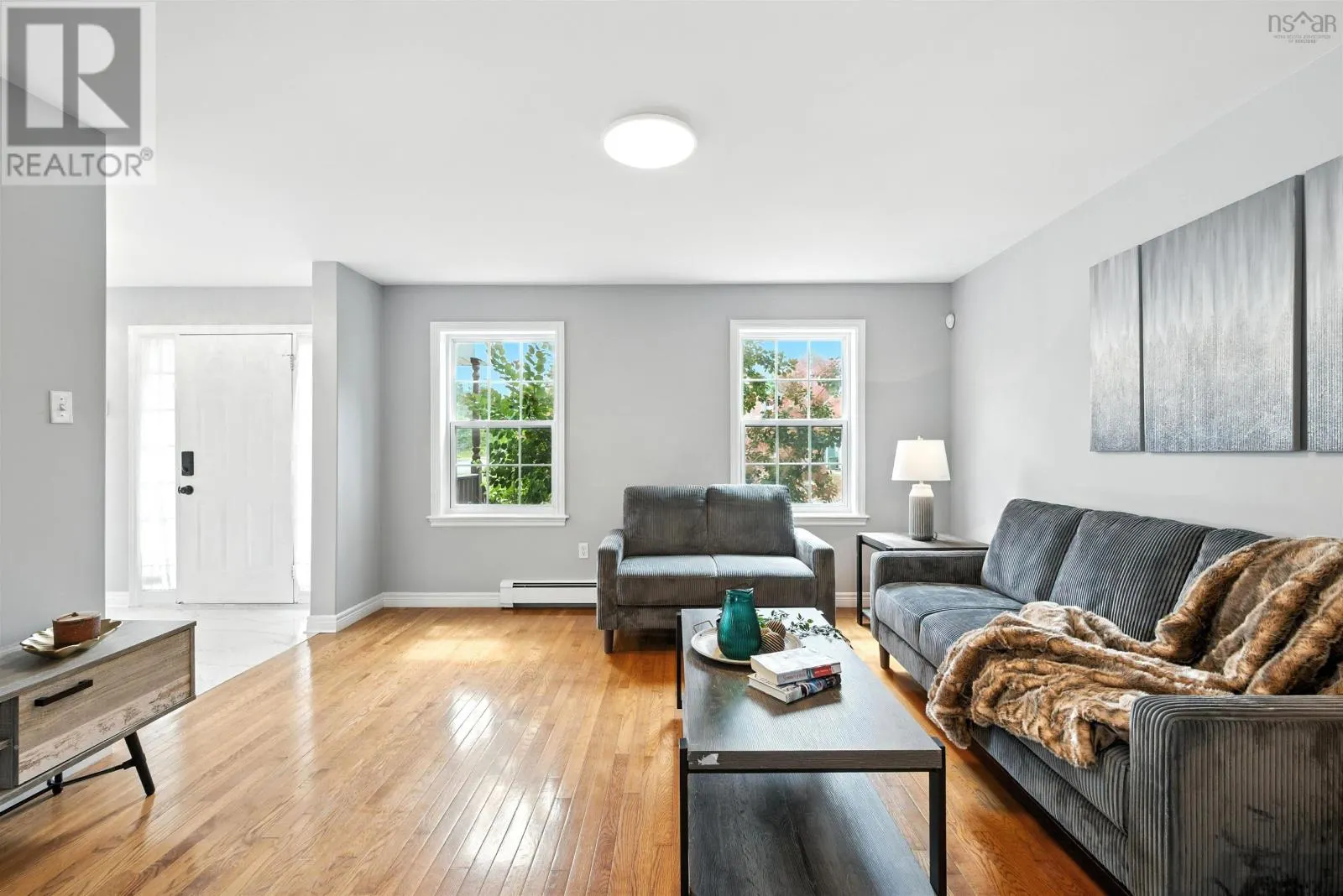 9 Roxbury Crescent