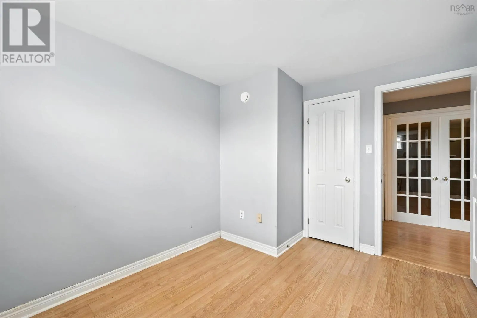 9 Roxbury Crescent