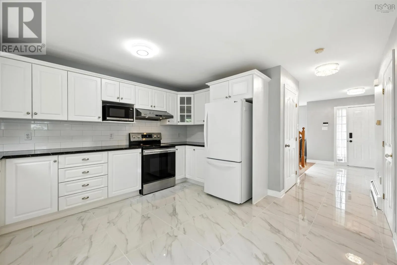 9 Roxbury Crescent