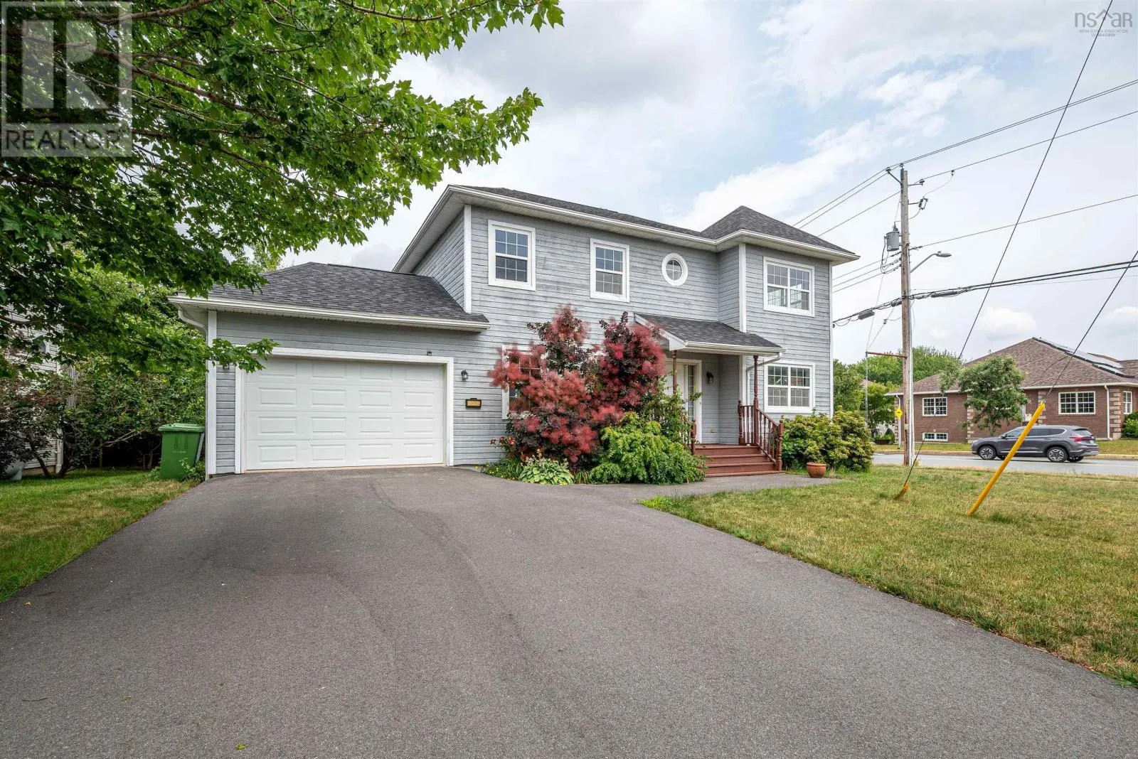 9 Roxbury Crescent