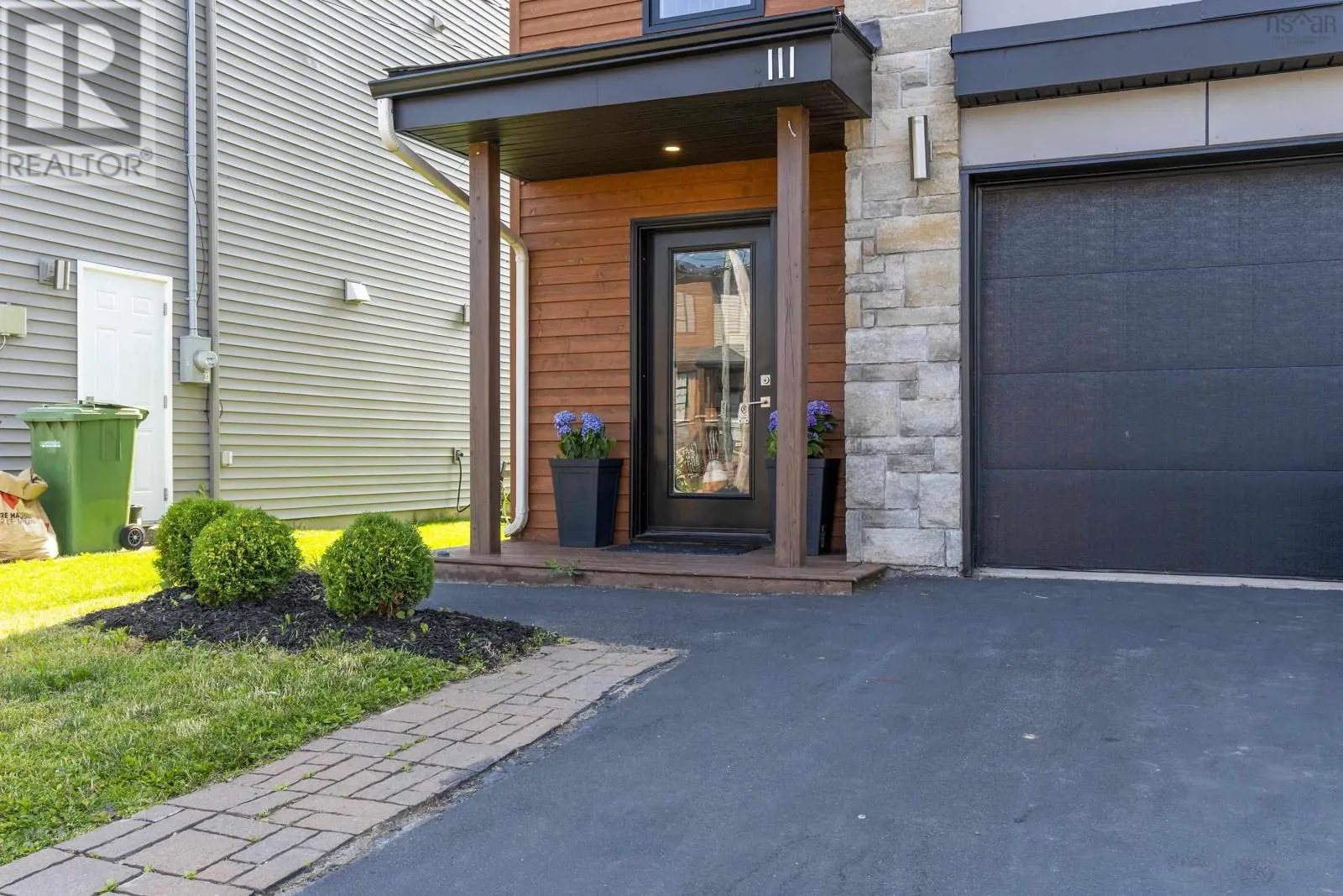 111 Mica Crescent