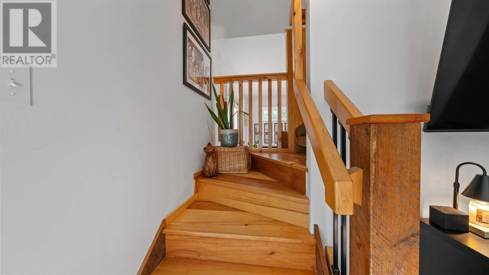 12 Knob Hill Crescent