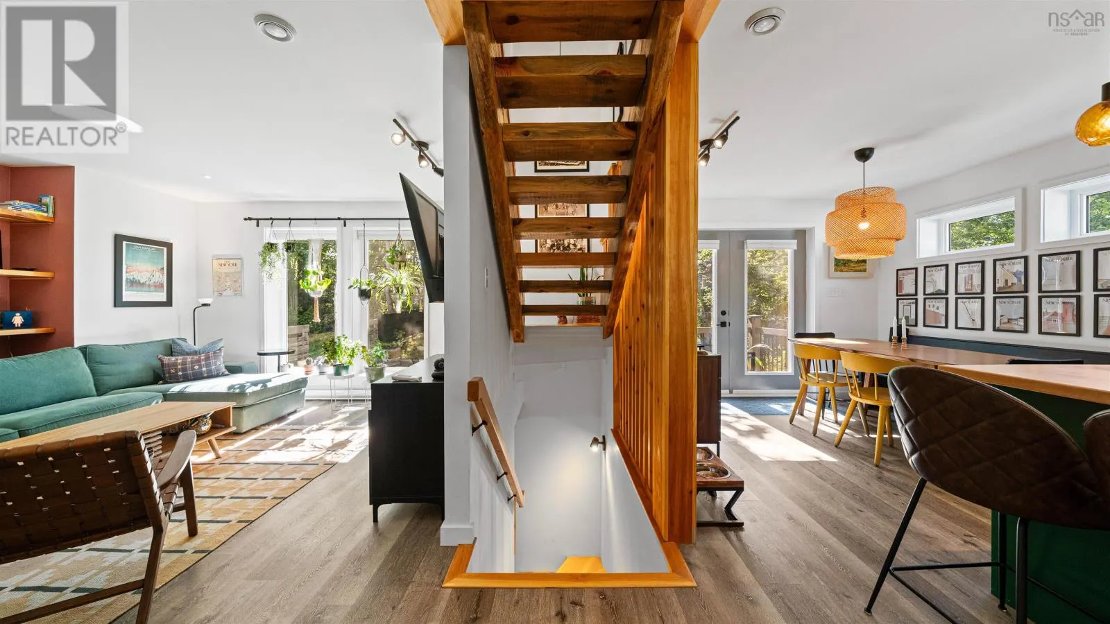 12 Knob Hill Crescent