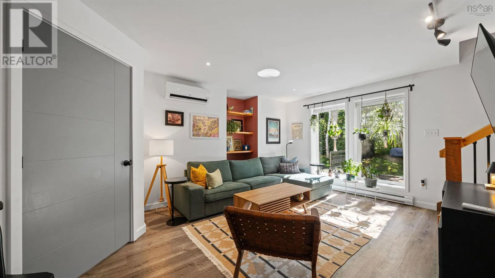 12 Knob Hill Crescent