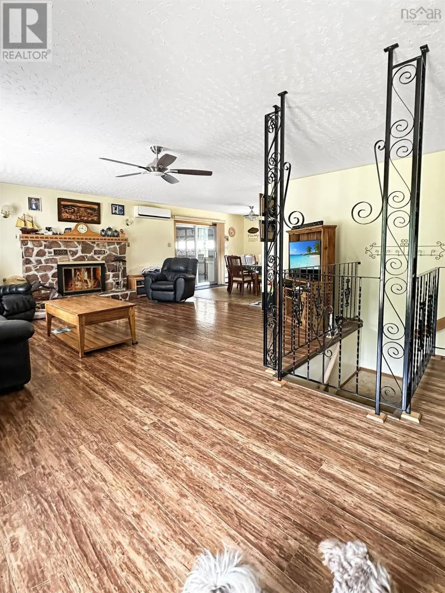 352 Lawrence Road