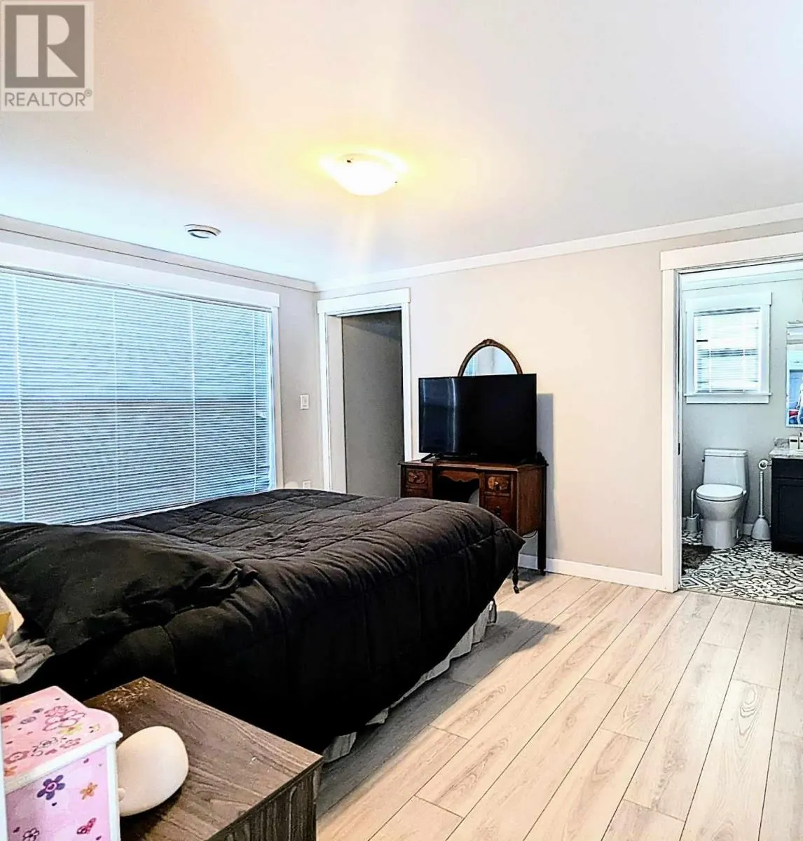 33 & 77 Sunset Road