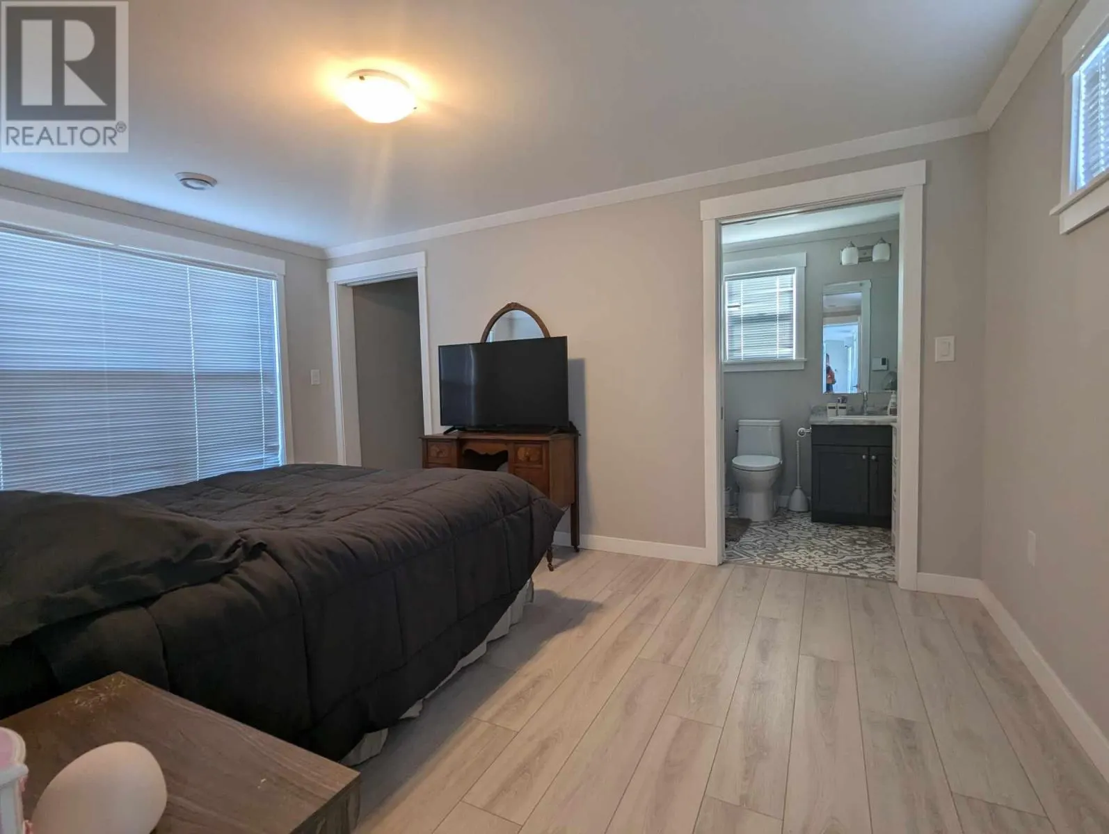 33 & 77 Sunset Road