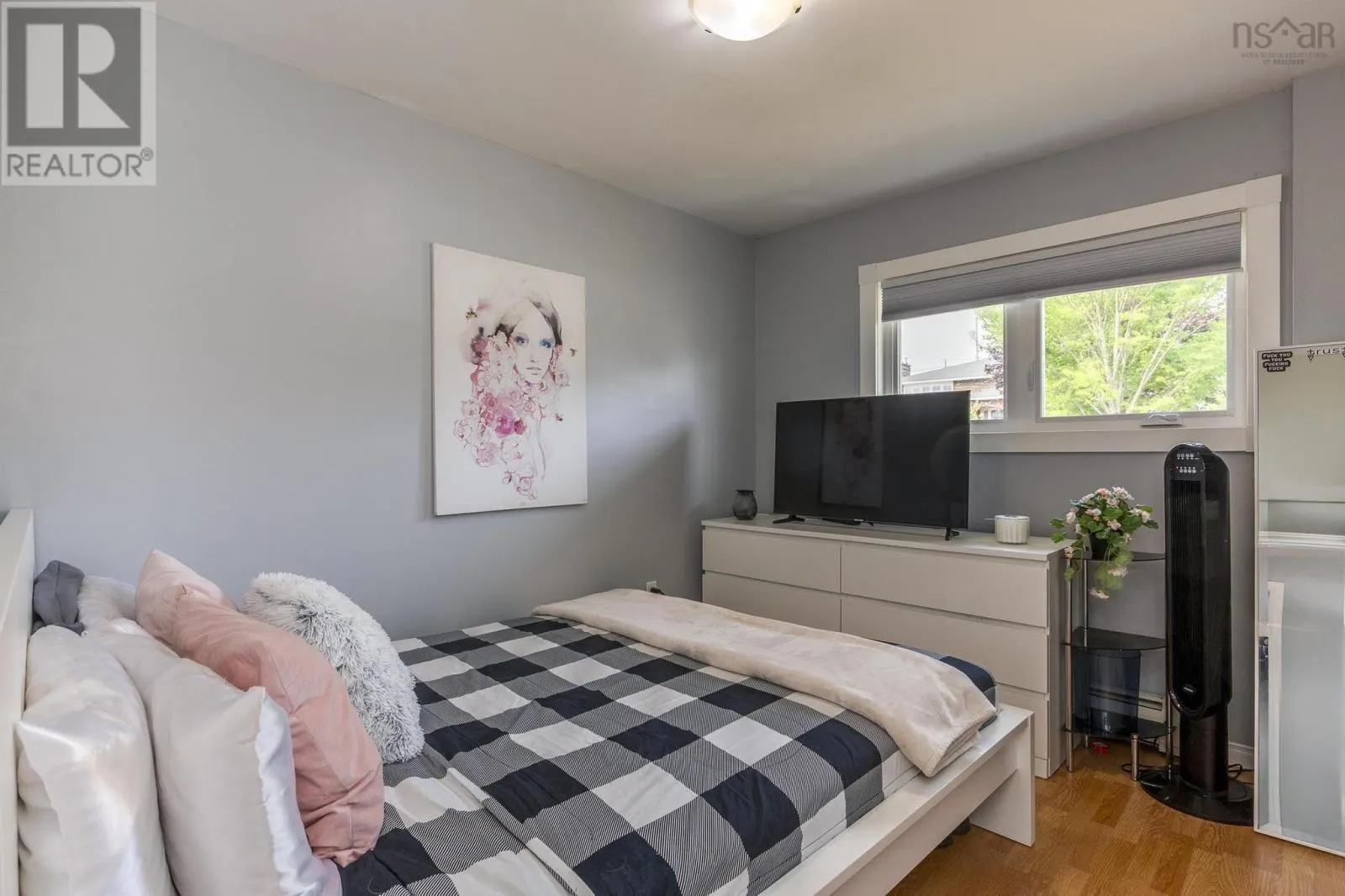 93 Hannebury Drive
