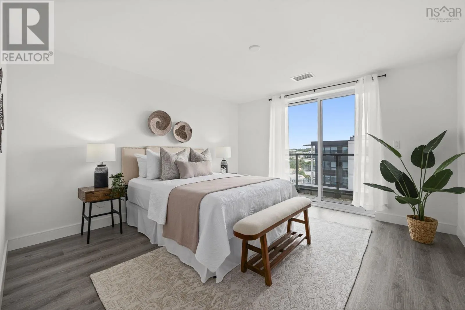 1704 72 Seapoint Road