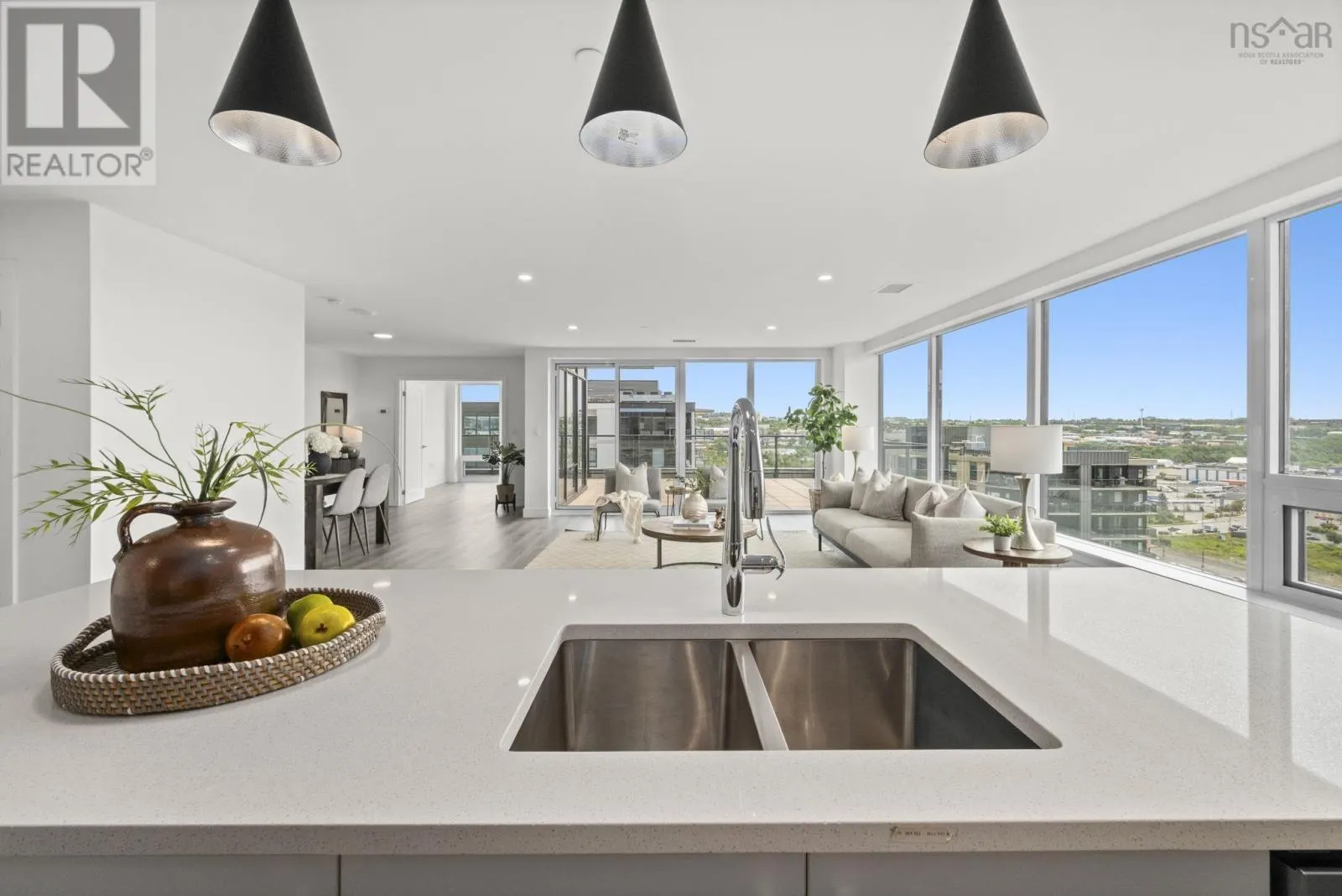 1704 72 Seapoint Road