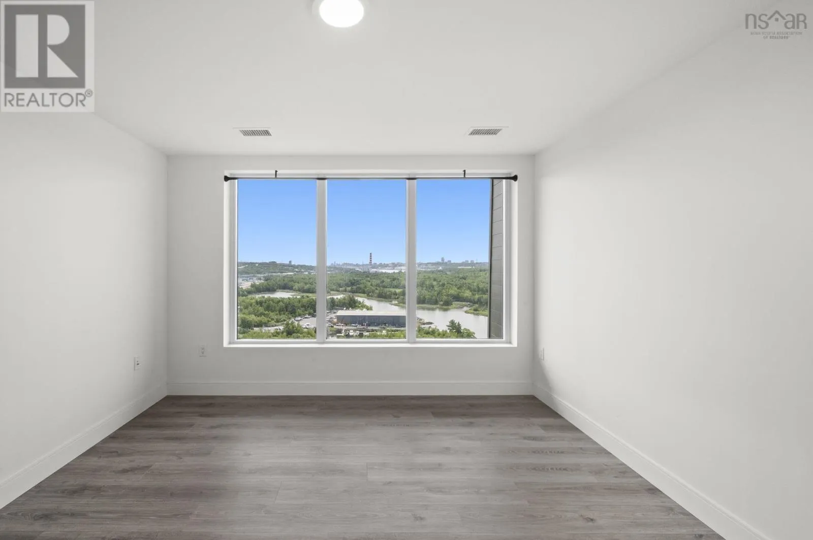 1704 72 Seapoint Road