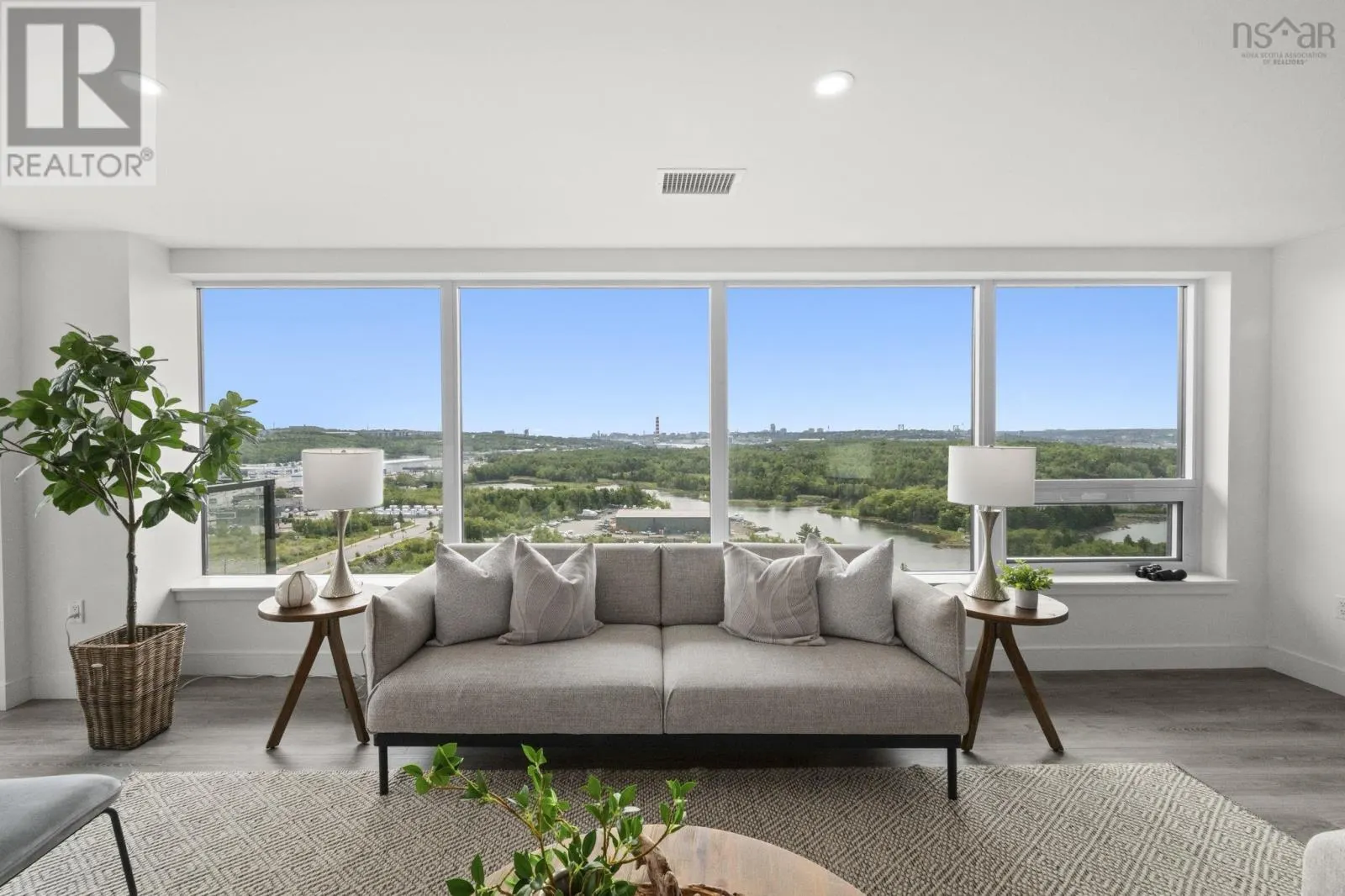 1704 72 Seapoint Road