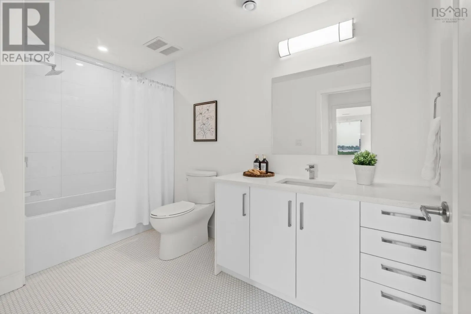 1704 72 Seapoint Road