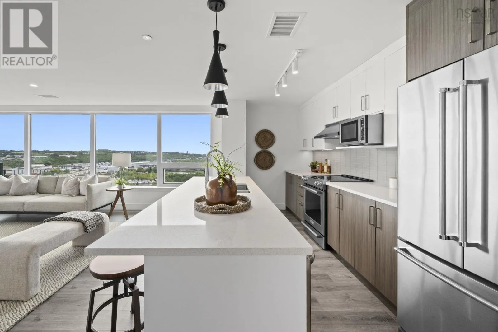1704 72 Seapoint Road