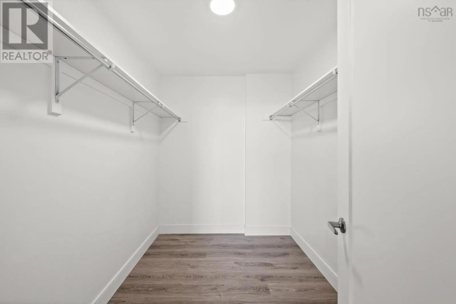 1704 72 Seapoint Road