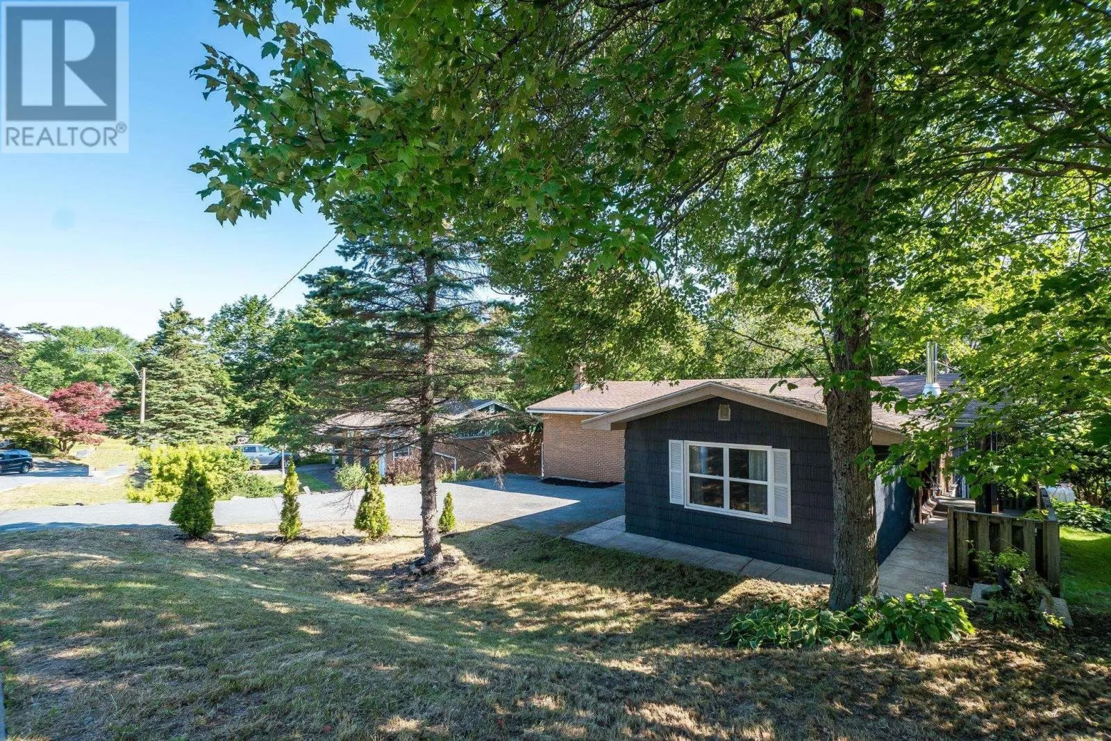6 Laurentide Drive
